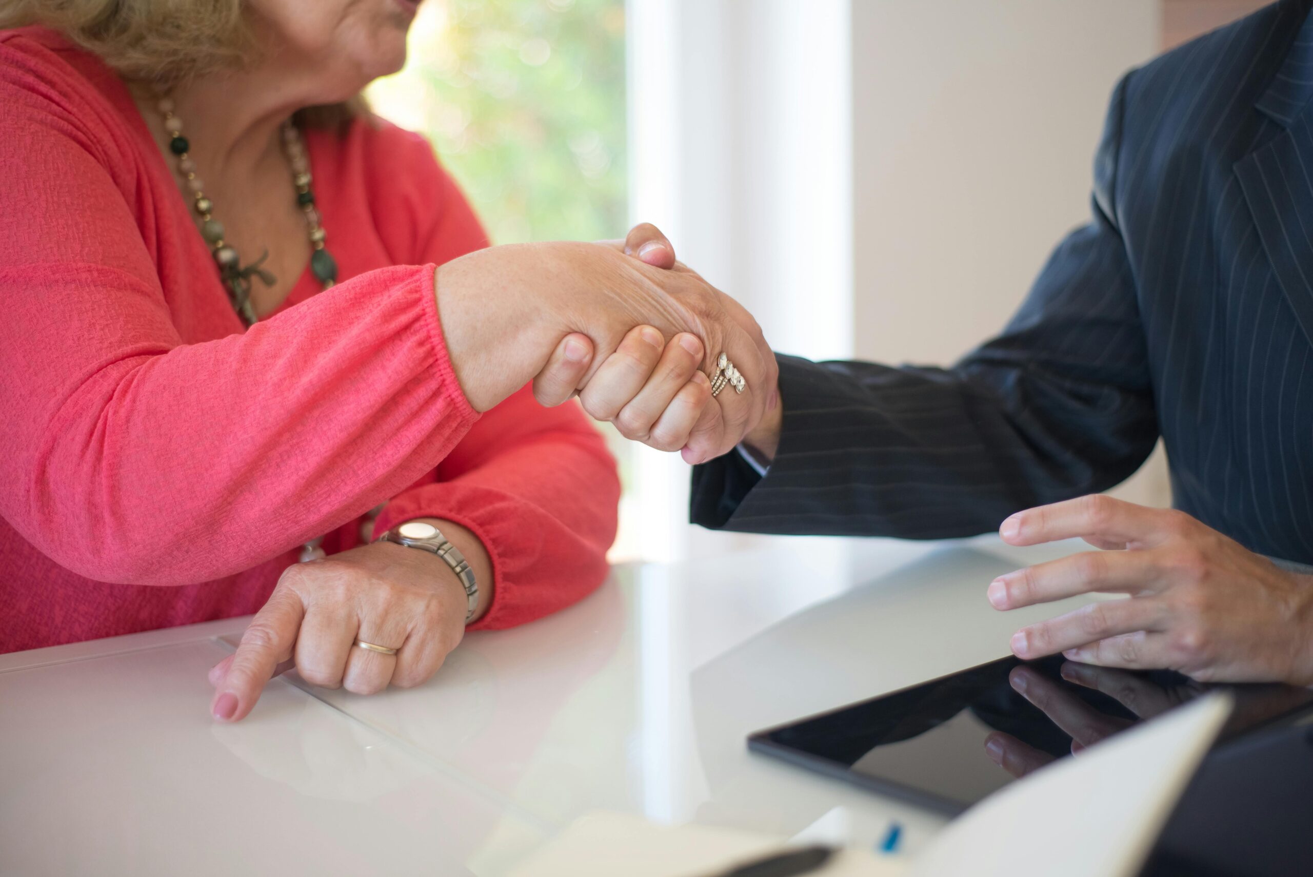 huub loeffen makelaar arnhem deal sluiten hand schudden